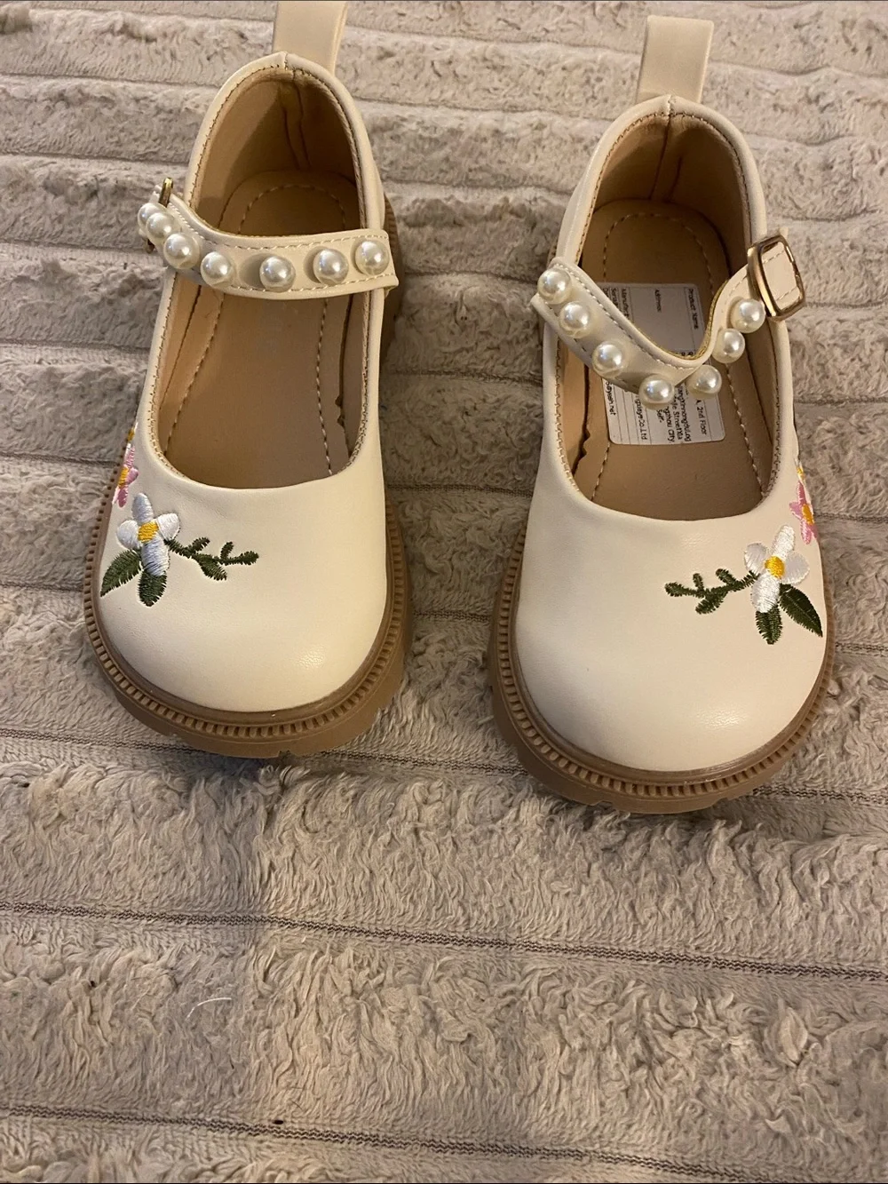 NWOT, Girls Pearl Strap Floral Mary Janes - Cream